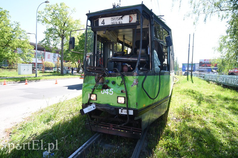 Grunwaldzka zablokowana! Ciężarówka zderzyła się z tramwajem zdjęcie nr 152147