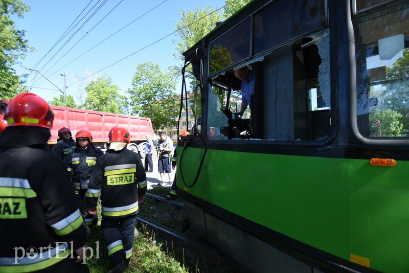 Grunwaldzka zablokowana! Ciężarówka zderzyła się z tramwajem zdjęcie nr 152146