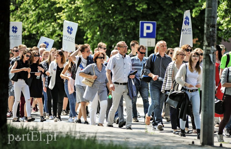 Studenci przeszli ulicami miasta zdjęcie nr 152903