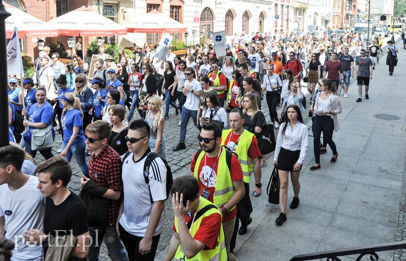 Studenci przeszli ulicami miasta zdjęcie nr 152927