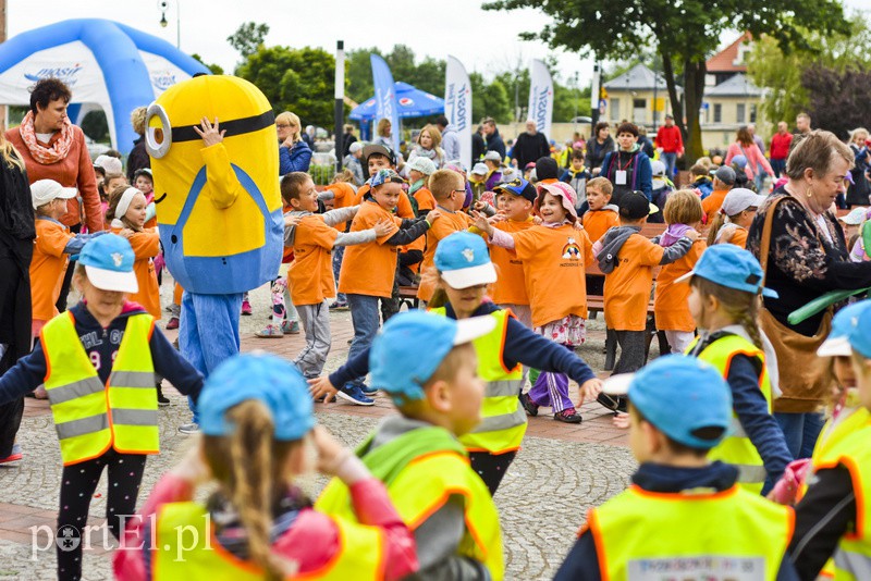 Starówka pełna dzieci zdjęcie nr 153085