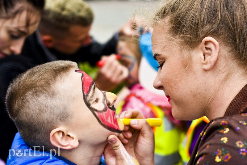 Starówka pełna dzieci zdjęcie nr 153086