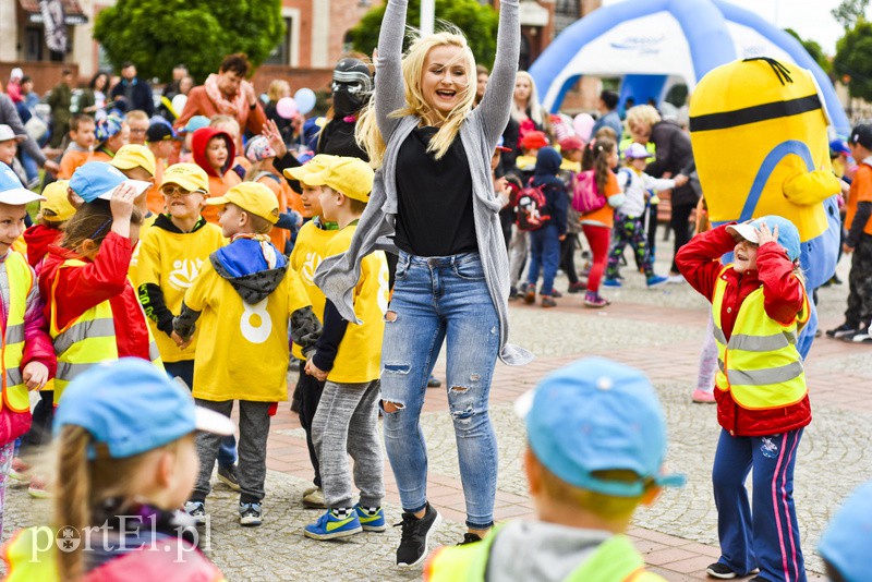 Starówka pełna dzieci zdjęcie nr 153084