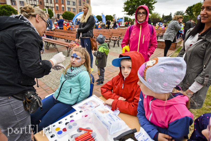 Starówka pełna dzieci zdjęcie nr 153066