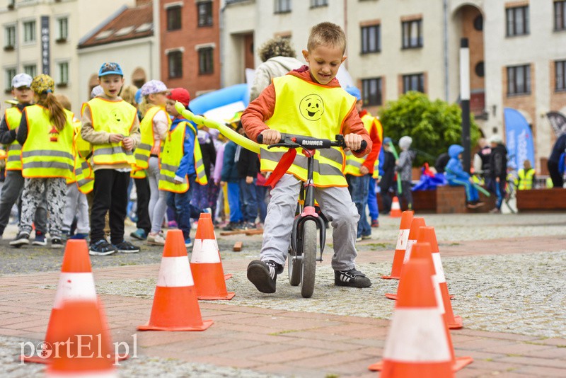 Starówka pełna dzieci zdjęcie nr 153078