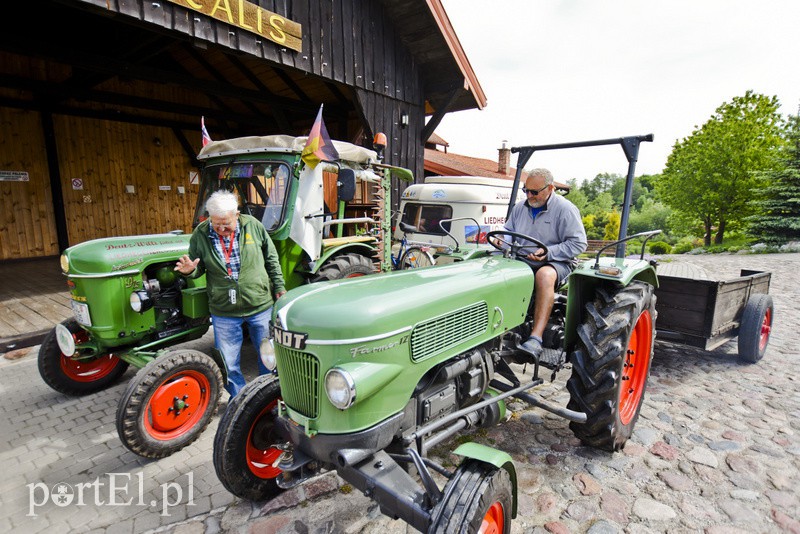 Prosta historia Williego, czyli jak 81-latek na traktorze przemierza Europę zdjęcie nr 153136