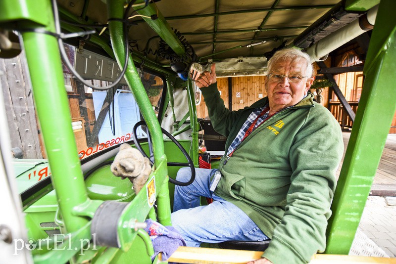 Prosta historia Williego, czyli jak 81-latek na traktorze przemierza Europę zdjęcie nr 153141