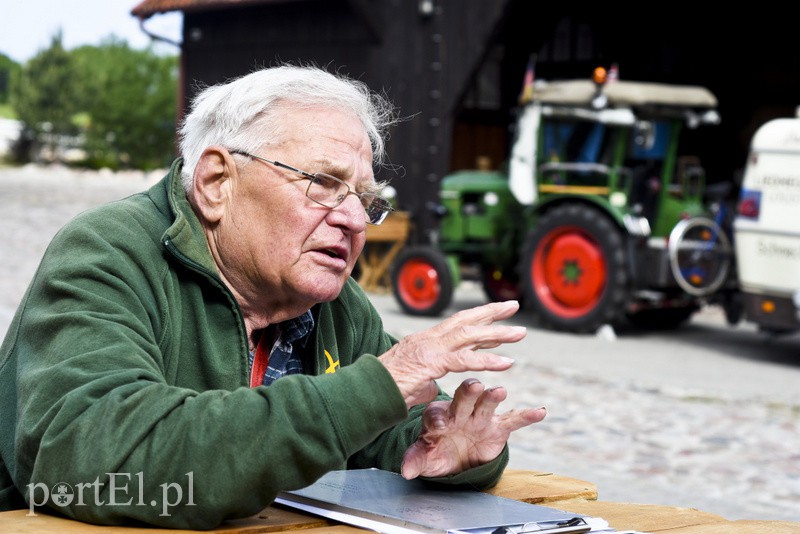 Prosta historia Williego, czyli jak 81-latek na traktorze przemierza Europę zdjęcie nr 153127