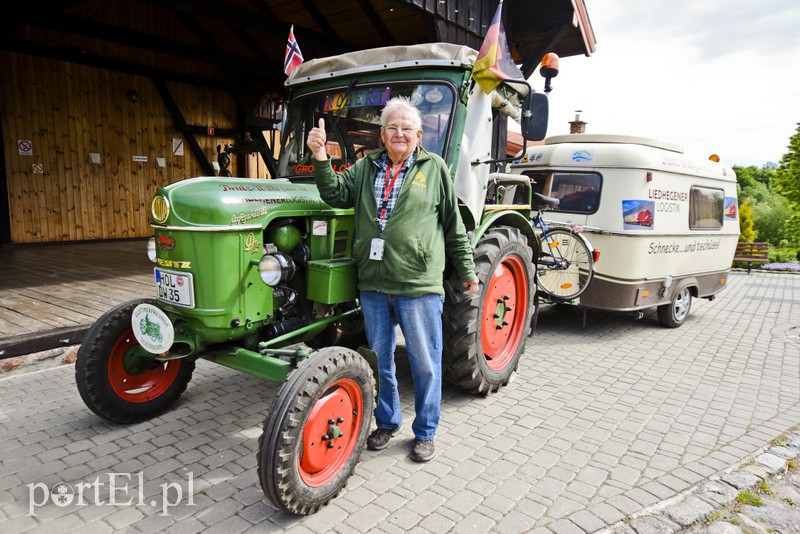 Prosta historia Williego, czyli jak 81-latek na traktorze przemierza Europę zdjęcie nr 153134
