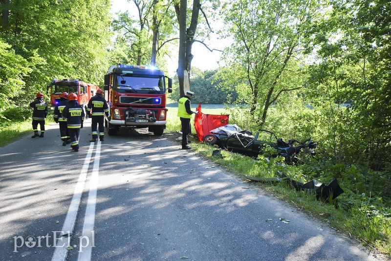 Tragiczny wypadek w Krasnym Lesie, kierowca uciekał przed policją zdjęcie nr 153193