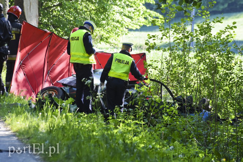 Tragiczny wypadek w Krasnym Lesie, kierowca uciekał przed policją zdjęcie nr 153182