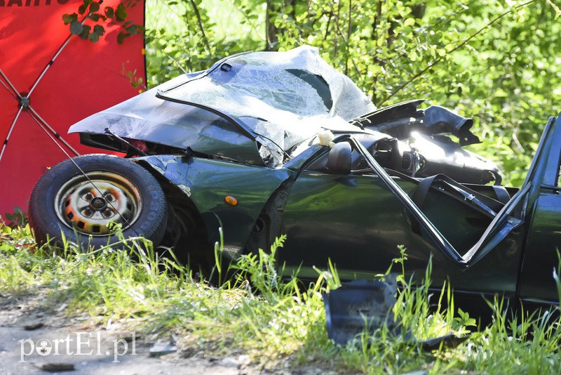 Tragiczny wypadek w Krasnym Lesie, kierowca uciekał przed policją zdjęcie nr 153196