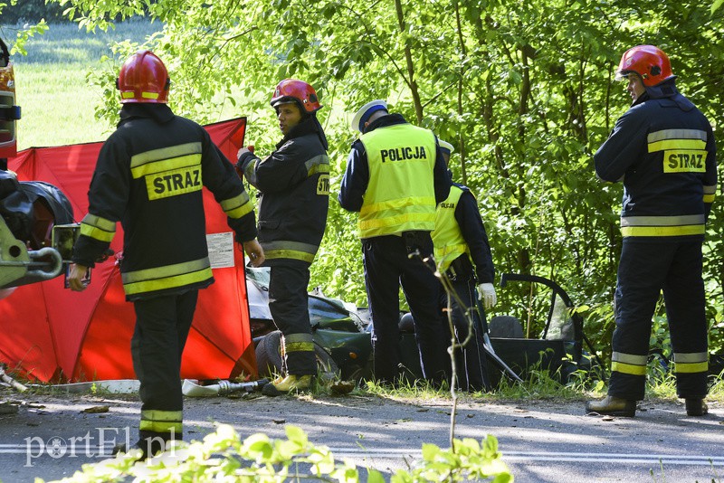 Tragiczny wypadek w Krasnym Lesie, kierowca uciekał przed policją zdjęcie nr 153180