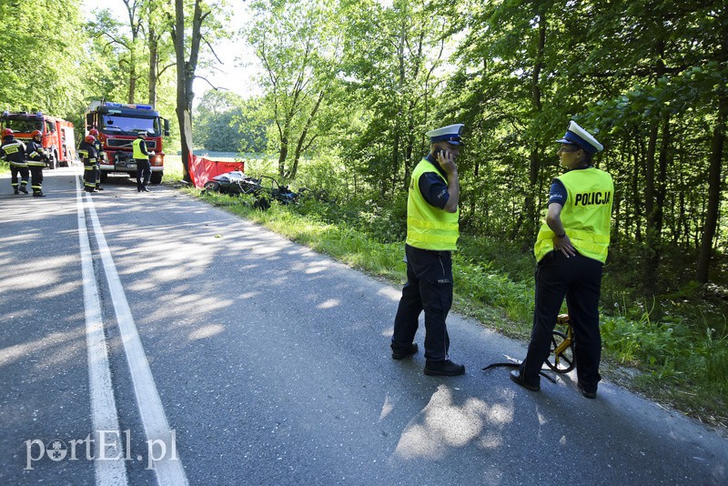 Tragiczny wypadek w Krasnym Lesie, kierowca uciekał przed policją zdjęcie nr 153192