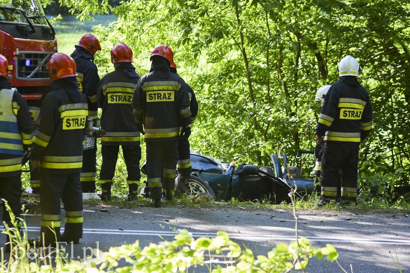Tragiczny wypadek w Krasnym Lesie, kierowca uciekał przed policją zdjęcie nr 153176