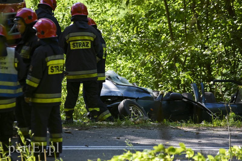 Tragiczny wypadek w Krasnym Lesie, kierowca uciekał przed policją zdjęcie nr 153175