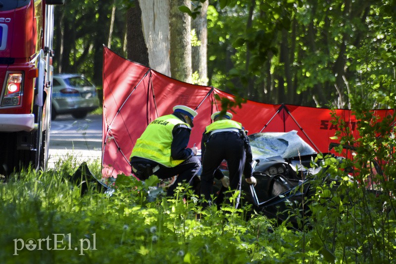 Tragiczny wypadek w Krasnym Lesie, kierowca uciekał przed policją zdjęcie nr 153188