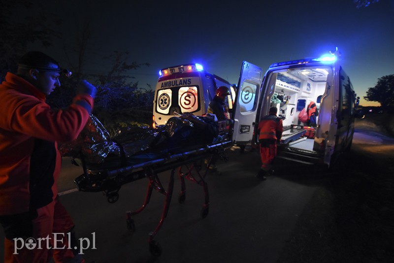 Dachowanie w Rubnie, dwie osoby ranne zdjęcie nr 153214