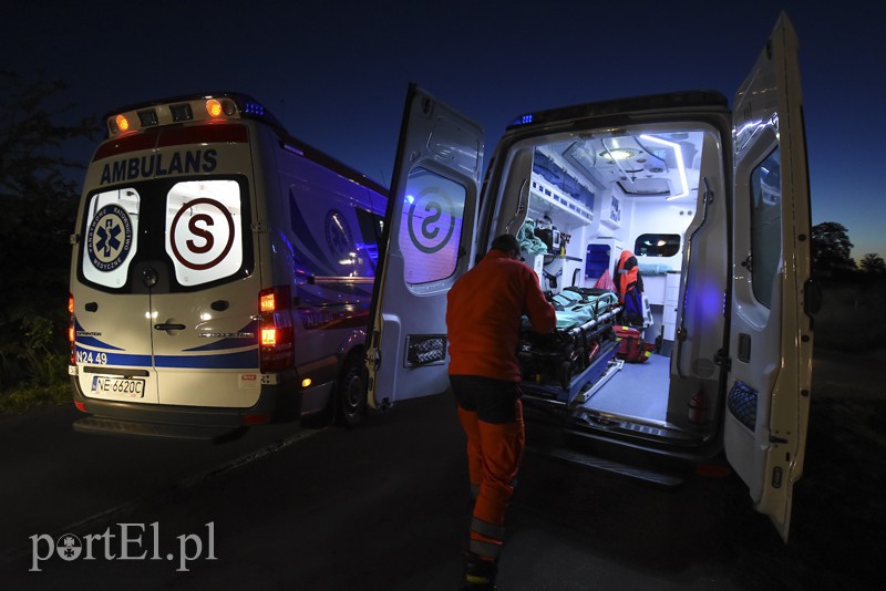 Dachowanie w Rubnie, dwie osoby ranne zdjęcie nr 153213