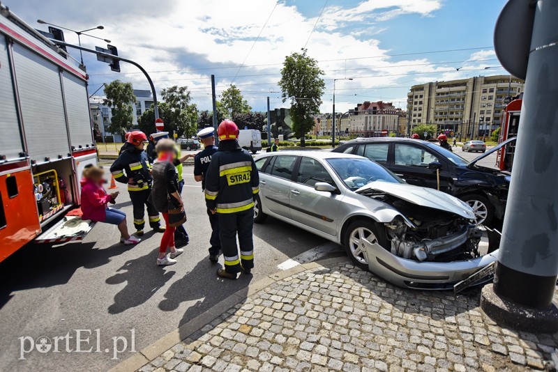 Kolizja dwóch renault przy szkole muzycznej zdjęcie nr 153731