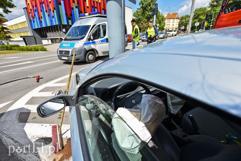 Kolizja dwóch renault przy szkole muzycznej zdjęcie nr 153735