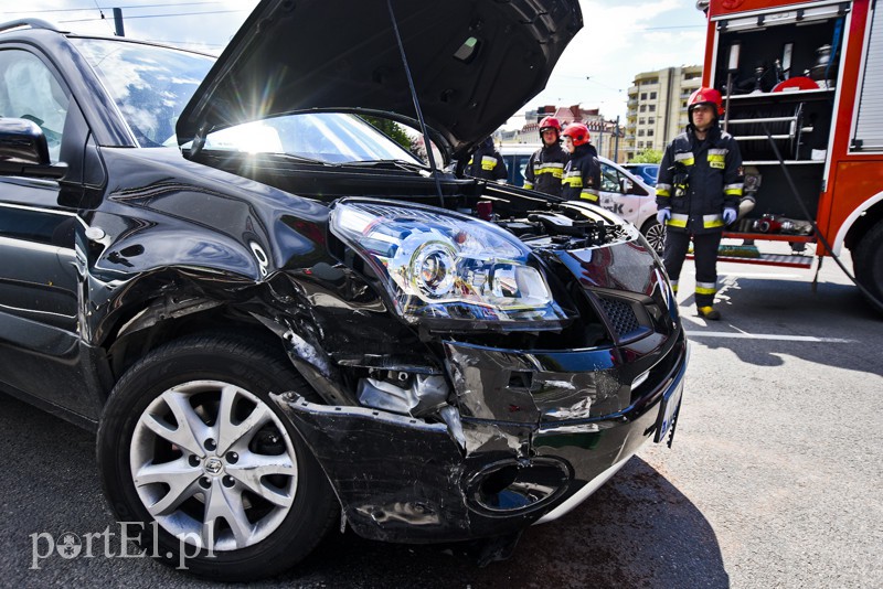 Kolizja dwóch renault przy szkole muzycznej zdjęcie nr 153740