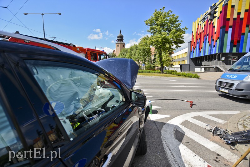 Kolizja dwóch renault przy szkole muzycznej zdjęcie nr 153736