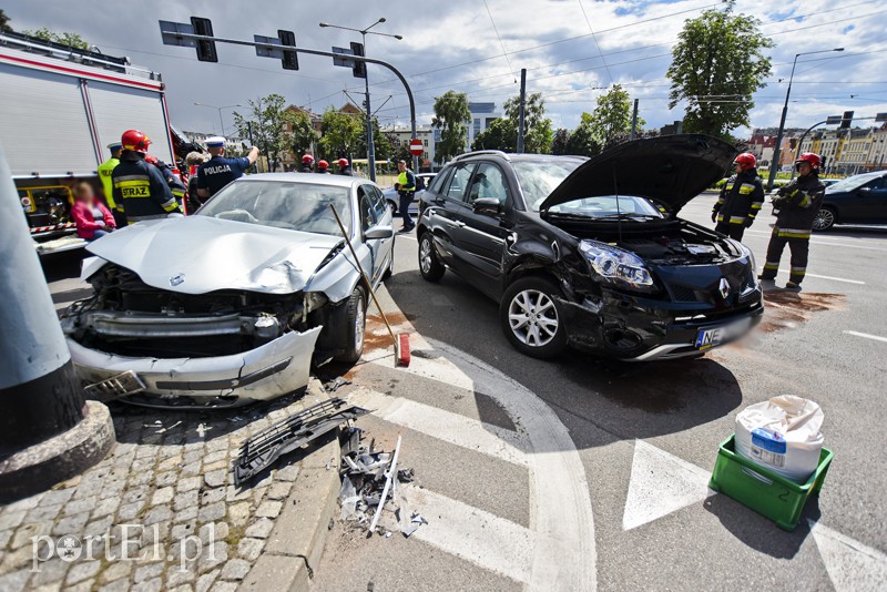 Kolizja dwóch renault przy szkole muzycznej zdjęcie nr 153732