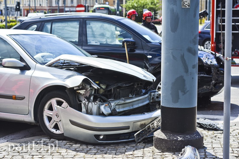 Kolizja dwóch renault przy szkole muzycznej zdjęcie nr 153743