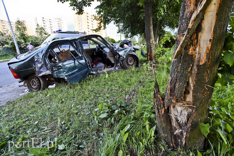 Hondą uderzył w drzewo zdjęcie nr 154179