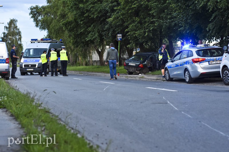 Hondą uderzył w drzewo zdjęcie nr 154182