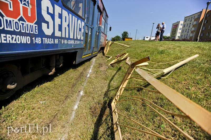Tramwaj wypadł z torów zdjęcie nr 154537