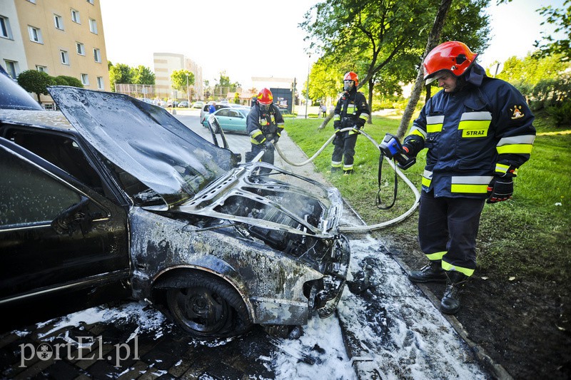 Na płk. Dąbka spłonął saab  zdjęcie nr 154559