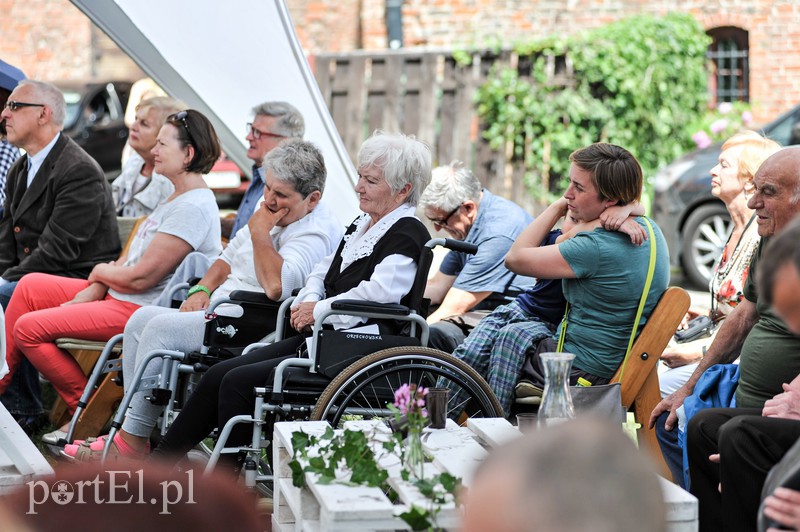 Kuchnia regionalna z muzyką dawną w tle zdjęcie nr 154826