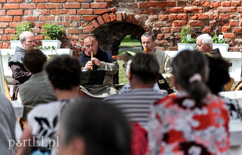 Kuchnia regionalna z muzyką dawną w tle zdjęcie nr 154814