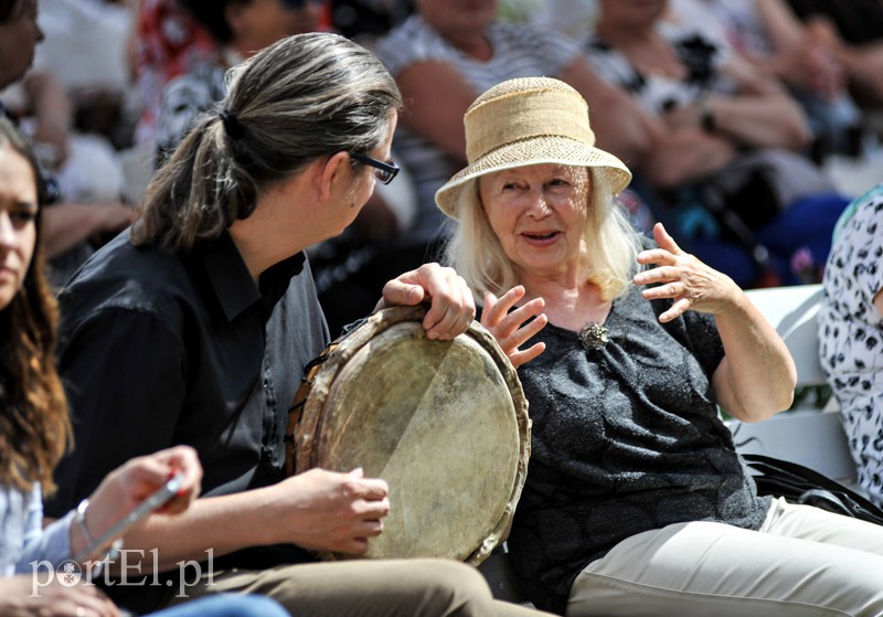 Kuchnia regionalna z muzyką dawną w tle zdjęcie nr 154818