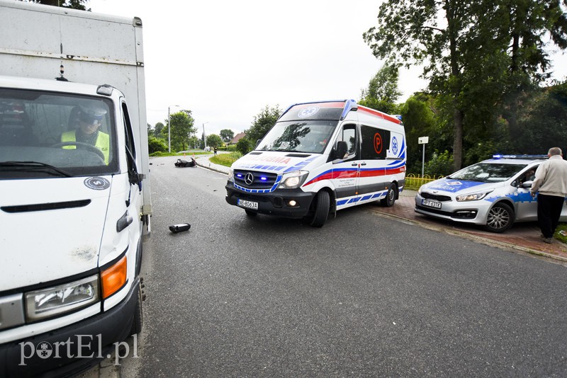 Skuterem uderzyła w samochód dostawczy zdjęcie nr 155490