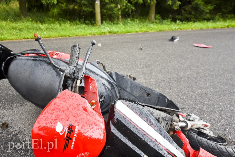 Skuterem uderzyła w samochód dostawczy zdjęcie nr 155484