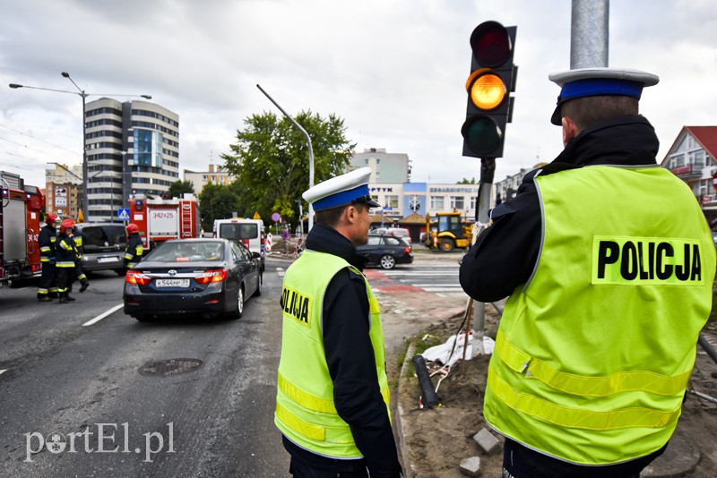 Róg ul. Brzeskiej i Płk. Dąbka - trzecia kolizja tego dnia zdjęcie nr 155672