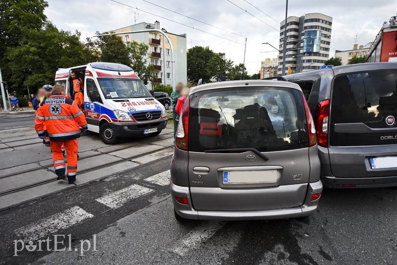 Róg ul. Brzeskiej i Płk. Dąbka - trzecia kolizja tego dnia zdjęcie nr 155671