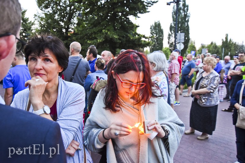 Elbląg Protest pod sądem 
