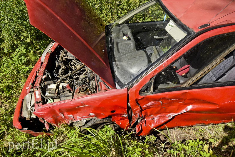 Uderzył w auto, którym jechał poszukiwany przez policję zdjęcie nr 156639
