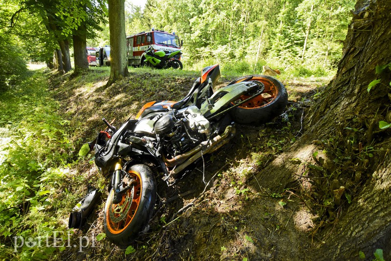 Uderzył w auto, którym jechał poszukiwany przez policję zdjęcie nr 156642