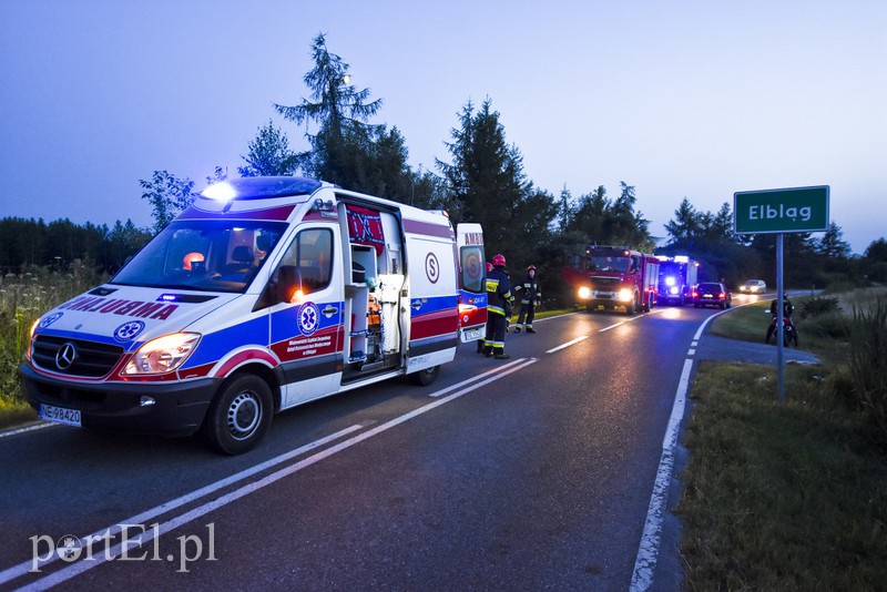 Motocyklista wypadł z drogi i uderzył w drzewo zdjęcie nr 157364