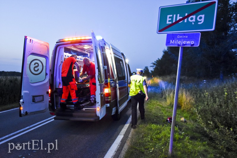 Motocyklista wypadł z drogi i uderzył w drzewo zdjęcie nr 157362