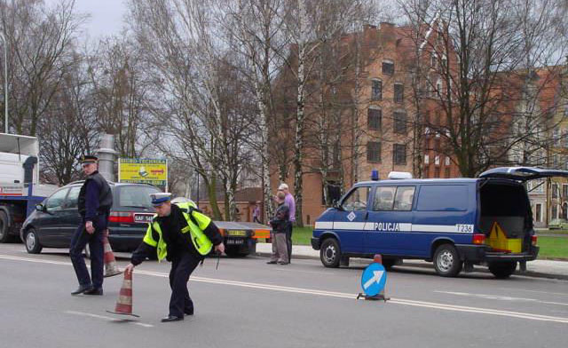 Elbląska drogówka błyskawicznie przystąpiła do akcji organizując objazd. 
