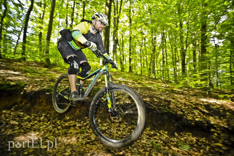 Skaczą na rowerach w Bażantarni zdjęcie nr 158217