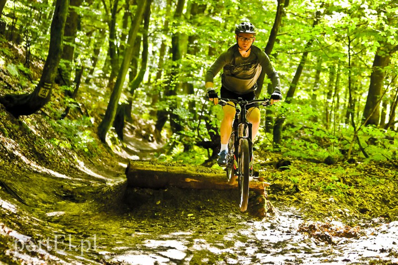 Skaczą na rowerach w Bażantarni zdjęcie nr 158202