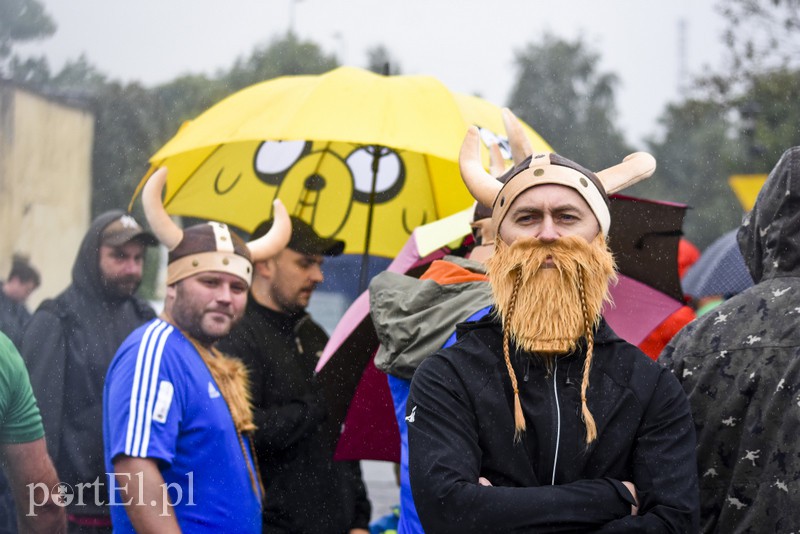 Za mundurem smocze łodzie sznurem zdjęcie nr 159265