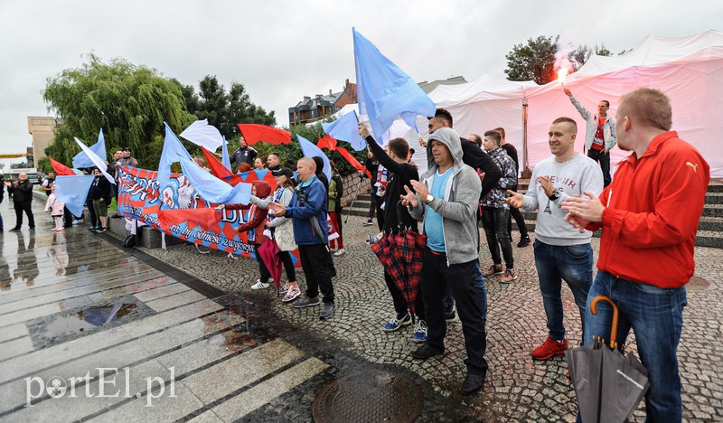 Deszczowa prezentacja Kram Startu zdjęcie nr 159433